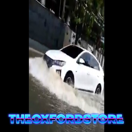 Apakah Mobil Listrik Aman Terobos Banjir? Ini Cara Merawatnya